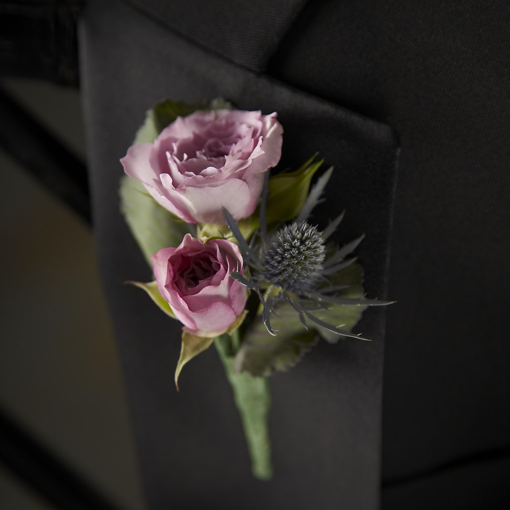Veronica Boutonniere – BELLE FLEURS & DESSINS, Lexington KY