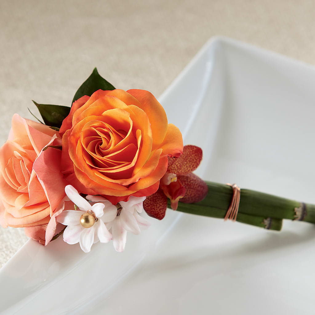 Sunset Dream Boutonniere – BELLE FLEURS & DESSINS, Lexington KY