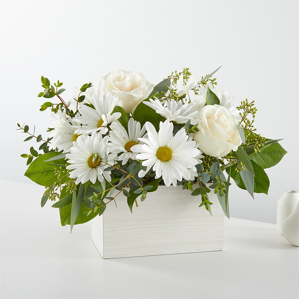Fresh Linen Box Bouquet – BELLE FLEURS & DESSINS, Lexington KY