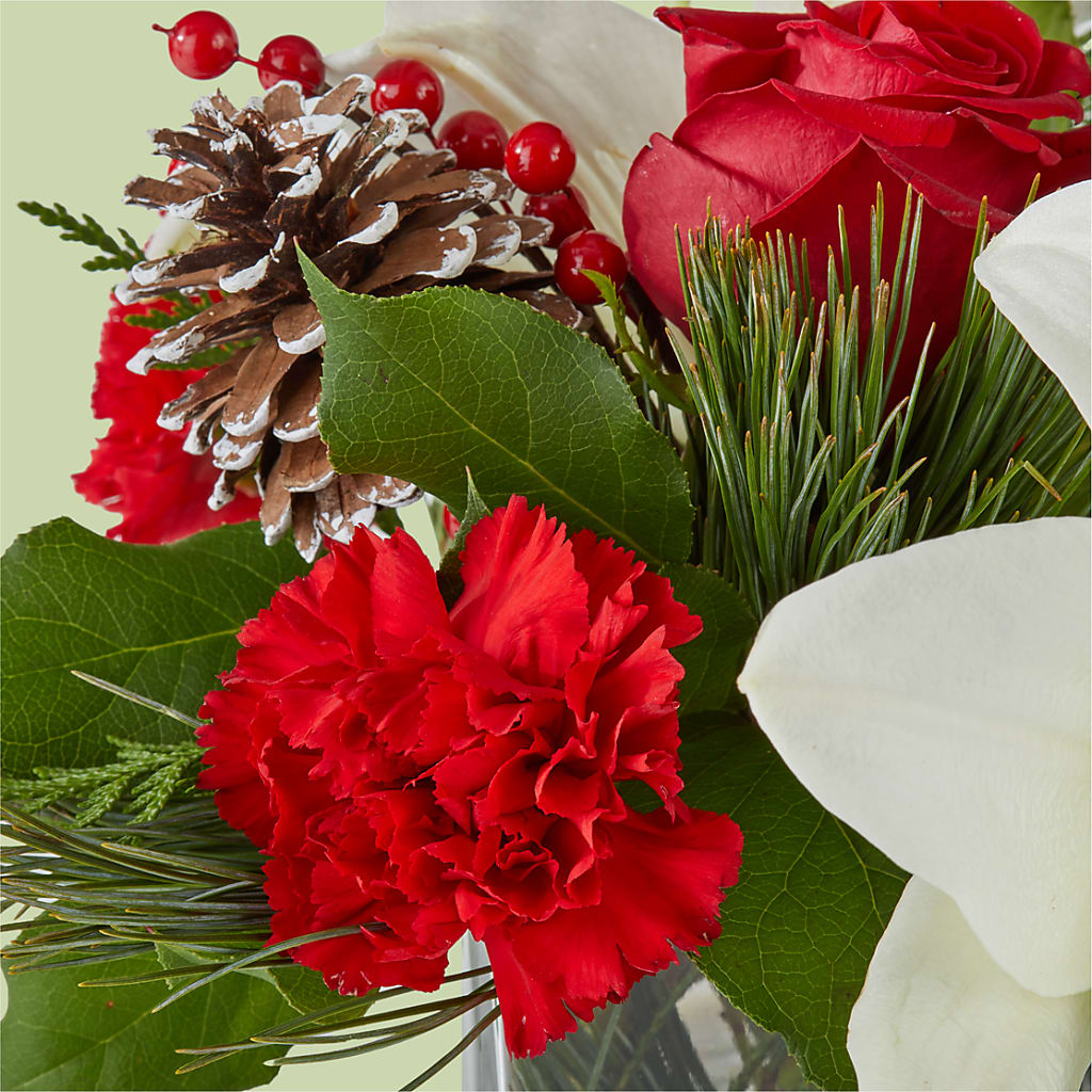 Glistening Icicles Bouquet – BELLE FLEURS & DESSINS, Lexington KY