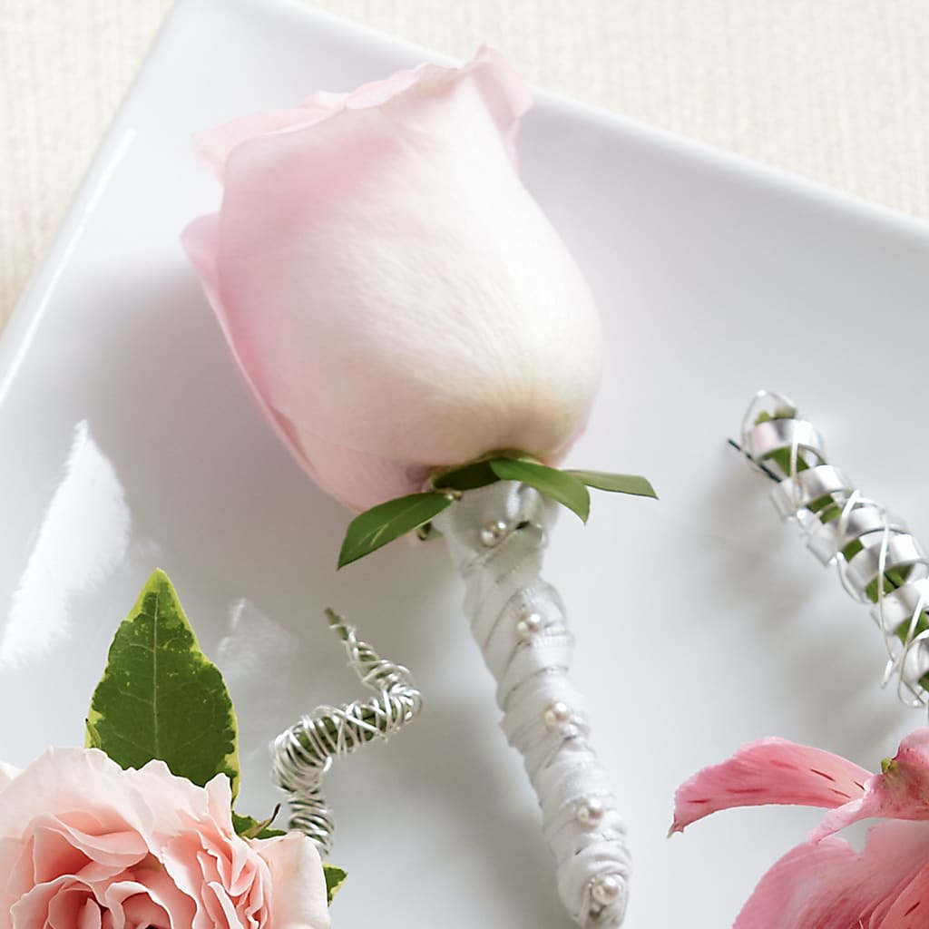 Pink Rose Boutonniere – BELLE FLEURS & DESSINS, Lexington KY