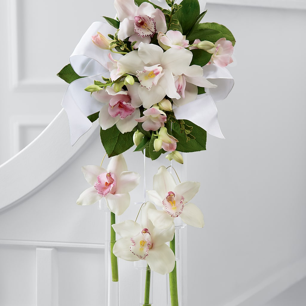 Perfect Entrance Pew Arrangement – BELLE FLEURS & DESSINS, Lexington KY
