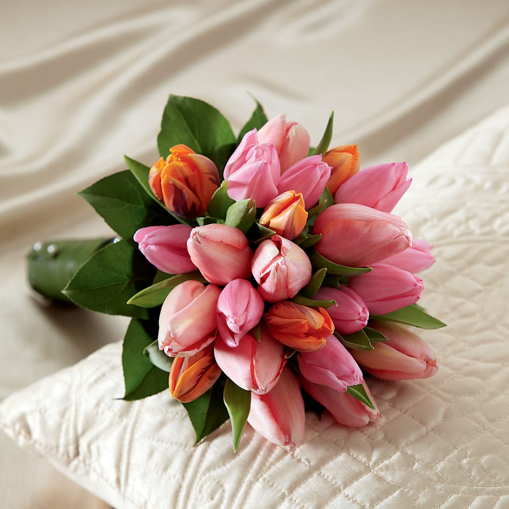 Embraceable Bouquet – BELLE FLEURS & DESSINS, Lexington KY