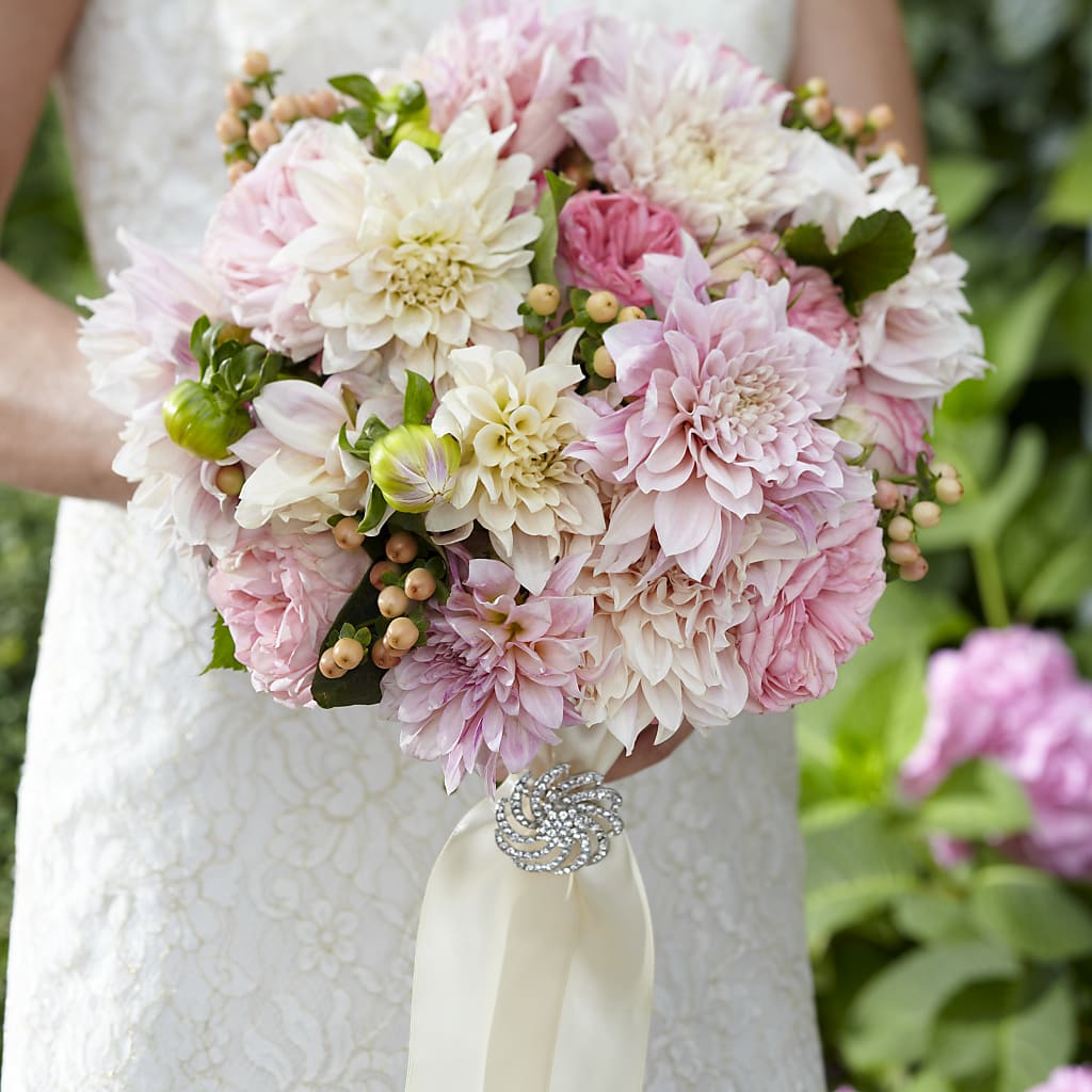 Heart's Promise Bouquet – BELLE FLEURS & DESSINS, Lexington KY