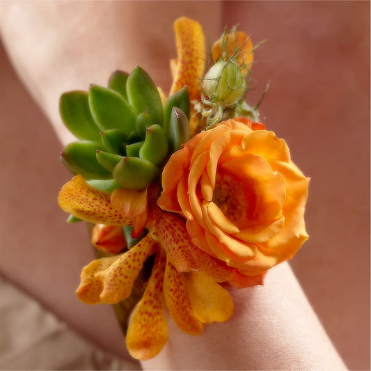 Irresistible Love Wrist Corsage – BELLE FLEURS & DESSINS, Lexington KY