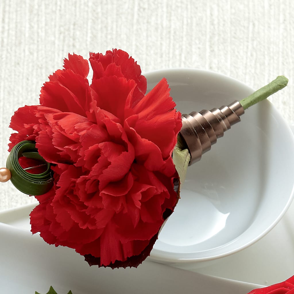 Red Carnation Boutonniere – BELLE FLEURS & DESSINS, Lexington KY