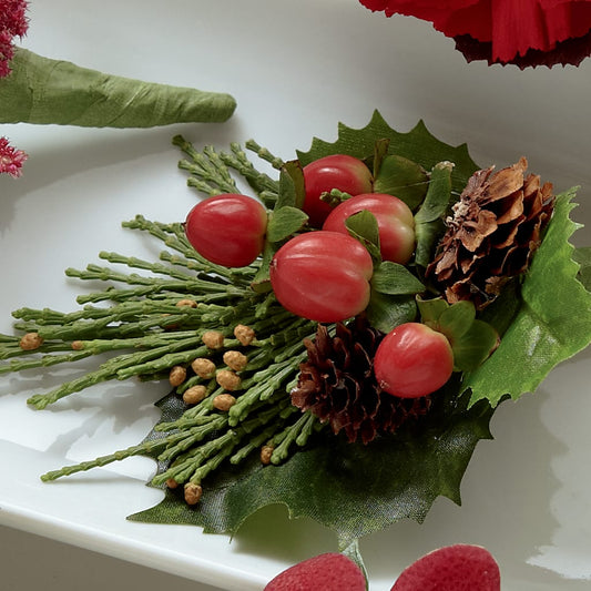 Red Berry Boutonniere – BELLE FLEURS & DESSINS, Lexington KY