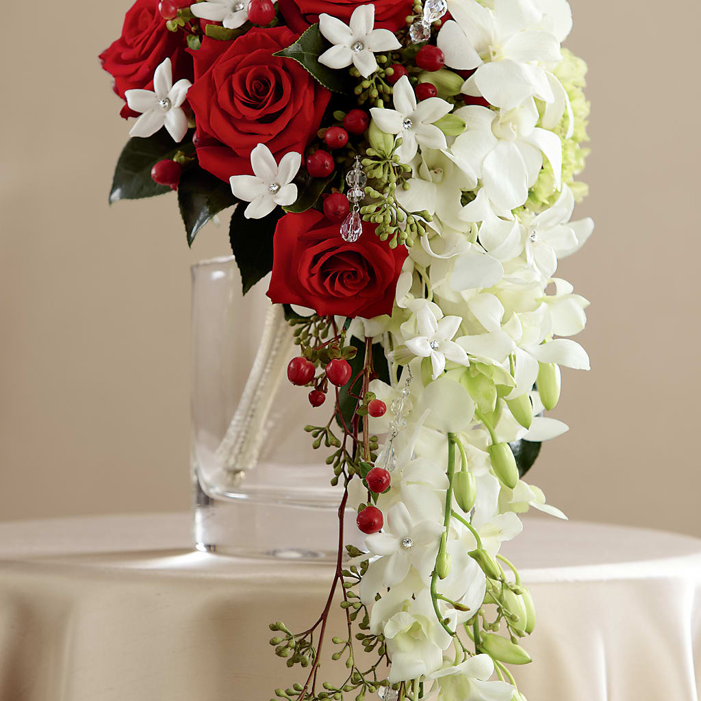 Here Comes the Bride Bouquet – BELLE FLEURS & DESSINS, Lexington KY